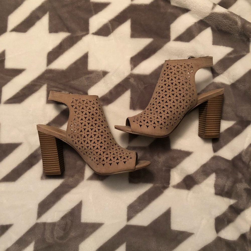 ✨ Madden Girl sandals! Size 6! ✨